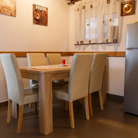 펜션 House With A Parking Space Zlobin, Gorski Kotar - 15452 Zlobin